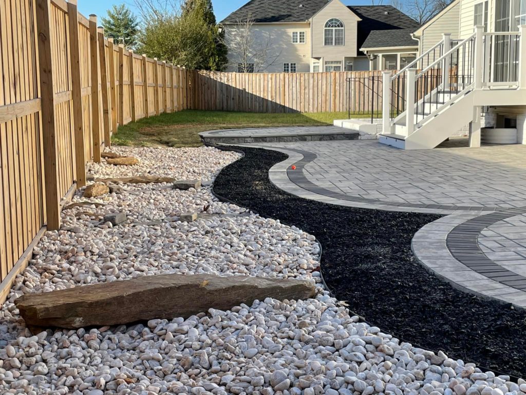 Paver Patio with Mulch